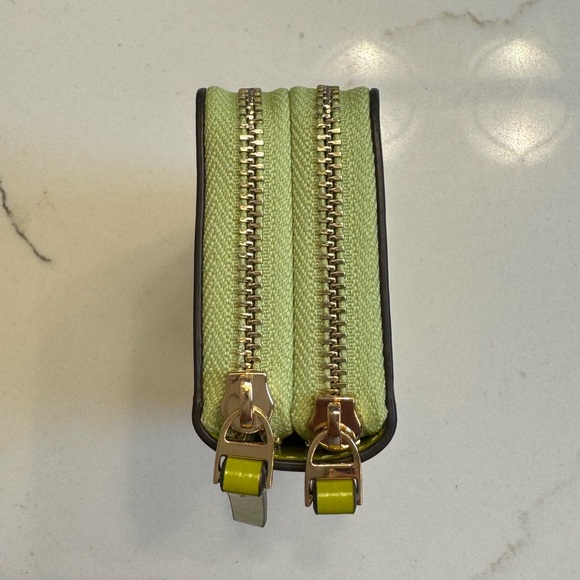 ❤️Tory Burch Double Zip Card Case NWT
approx 4 1/2 x 3 - Picture 3 of 5